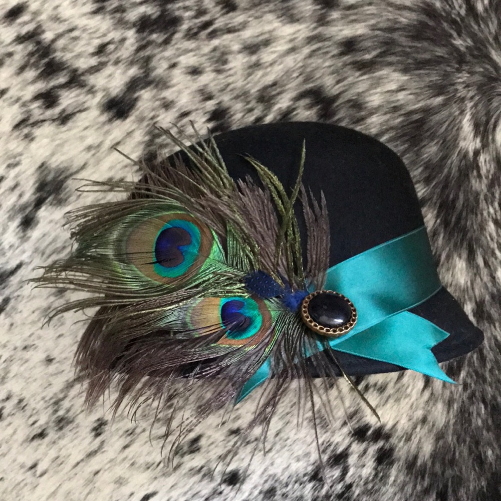 Sweet Evie 1920s Inspired Peacock Feather Hat